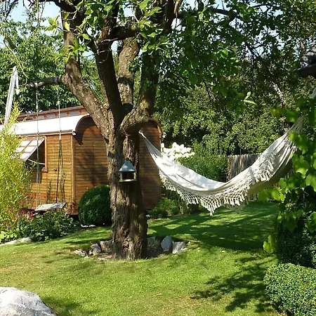 Familienurlaub Im Zirkuswagen *